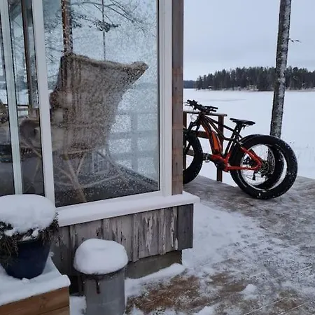 Huvilat Ihana Järvenranta Mökki. By The Lake.