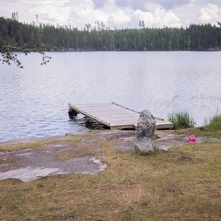 Ihana Jaervenranta Moekki. By The Lake. * Kurjala