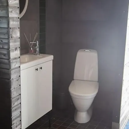 Ihana Järvenranta Mökki. By The Lake. Huvilat