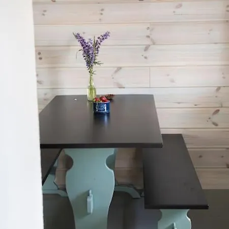 Ihana Järvenranta Mökki. By The Lake. Kurjala