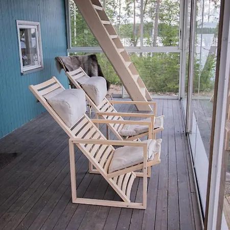 Ihana Järvenranta Mökki. By The Lake. Huvilat Kurjala