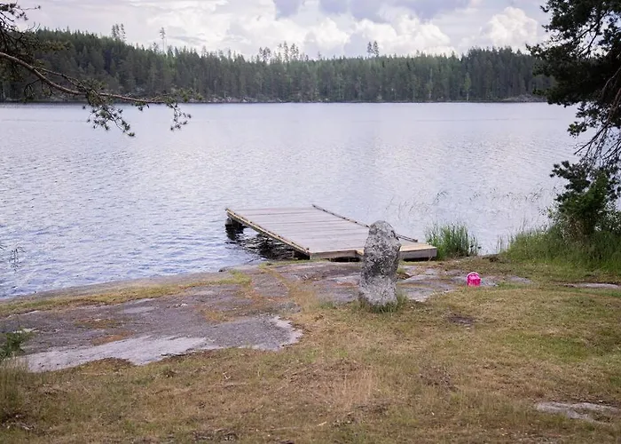 Ihana Jaervenranta Moekki. By The Lake. * Kurjala