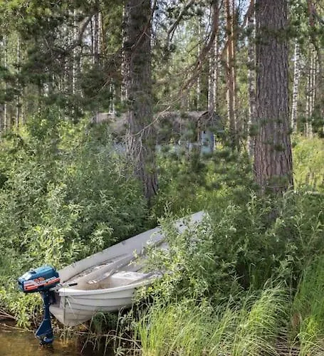 Ihana Jaervenranta Moekki. By The Lake. * Kurjala