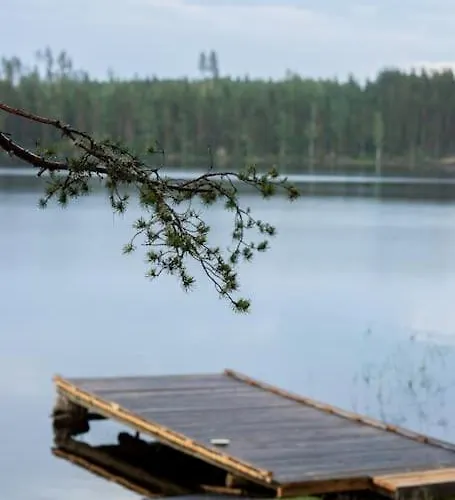 Ihana Jaervenranta Moekki. By The Lake. * Kurjala